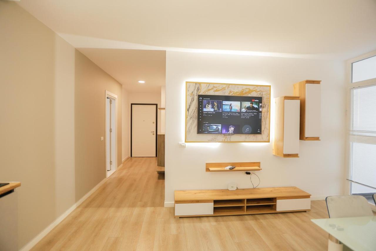 Miku Apartment-Brand New At Wilson Square Tirana Exterior foto