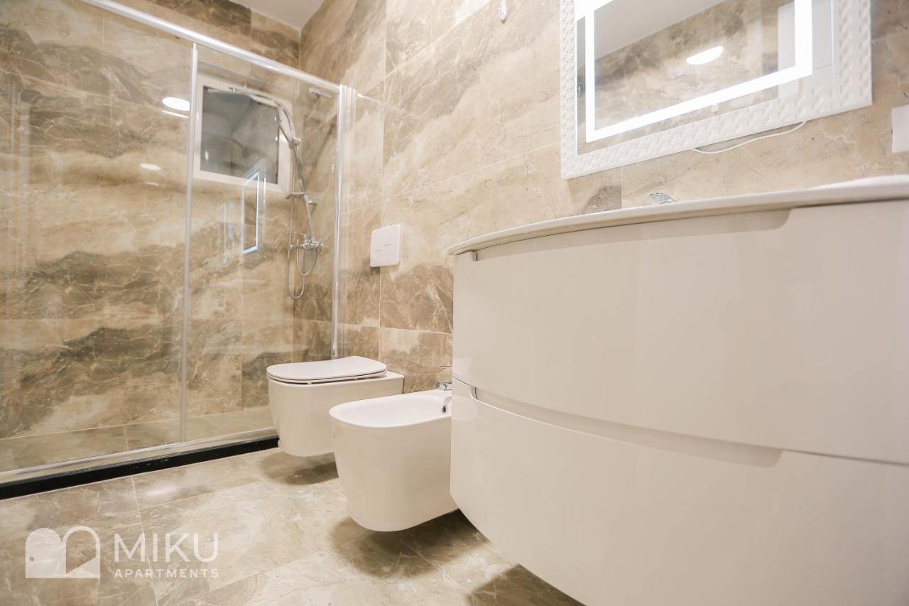 Miku Apartment-Brand New At Wilson Square Tirana Exterior foto
