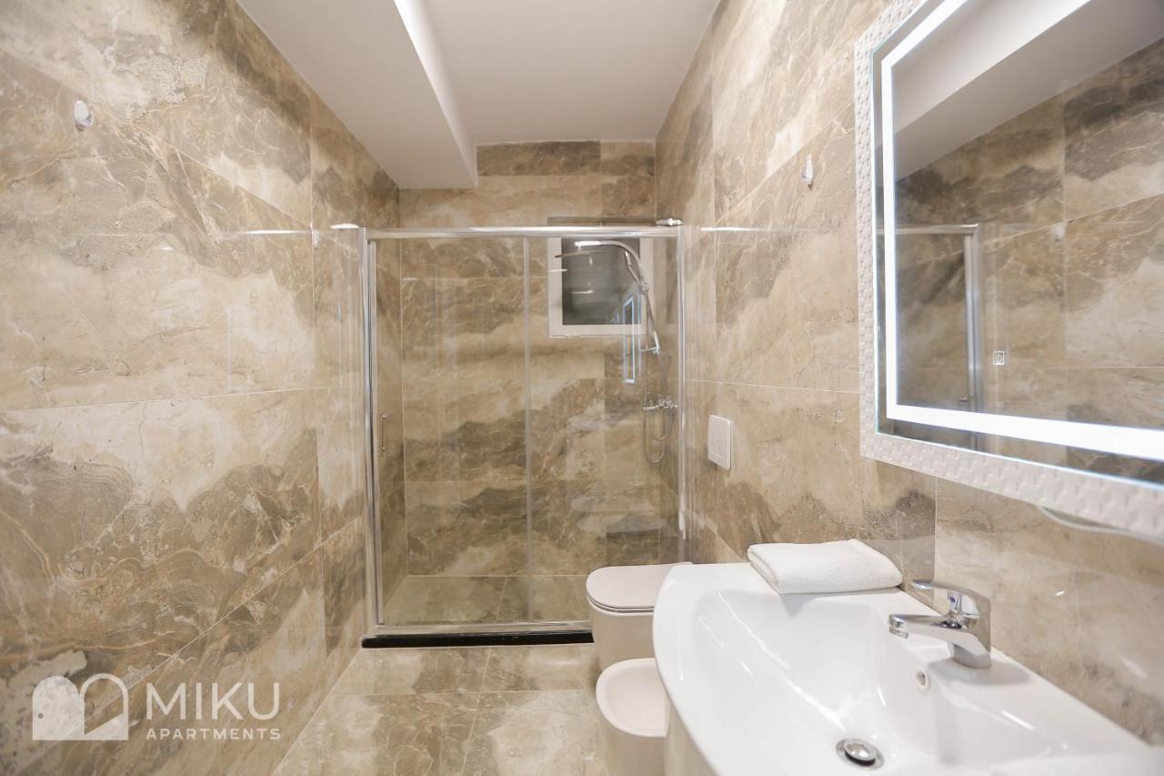Miku Apartment-Brand New At Wilson Square Tirana Exterior foto